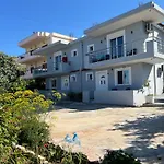 Eri Rooms